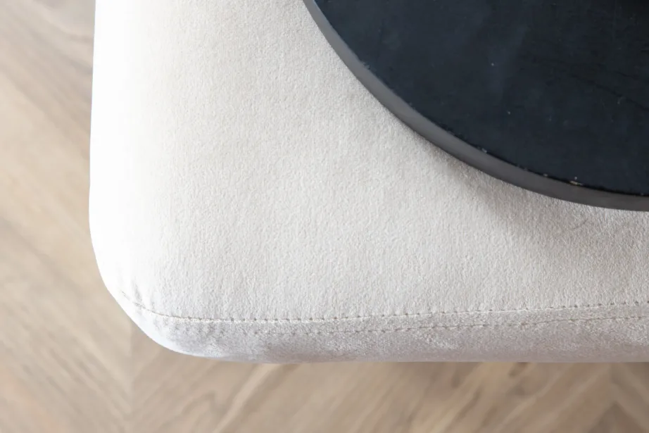 Beežist velvetkangast tumba Boom messingitooniliste metalljalgadega (90×70 cm), 15550-980 – 11