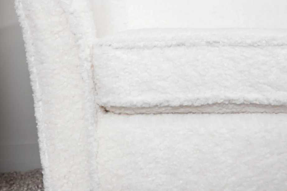 Laste tugitool Måna Kids valgest buklee-kangast, mustade plastikjalgadega, 15551-000 – 10