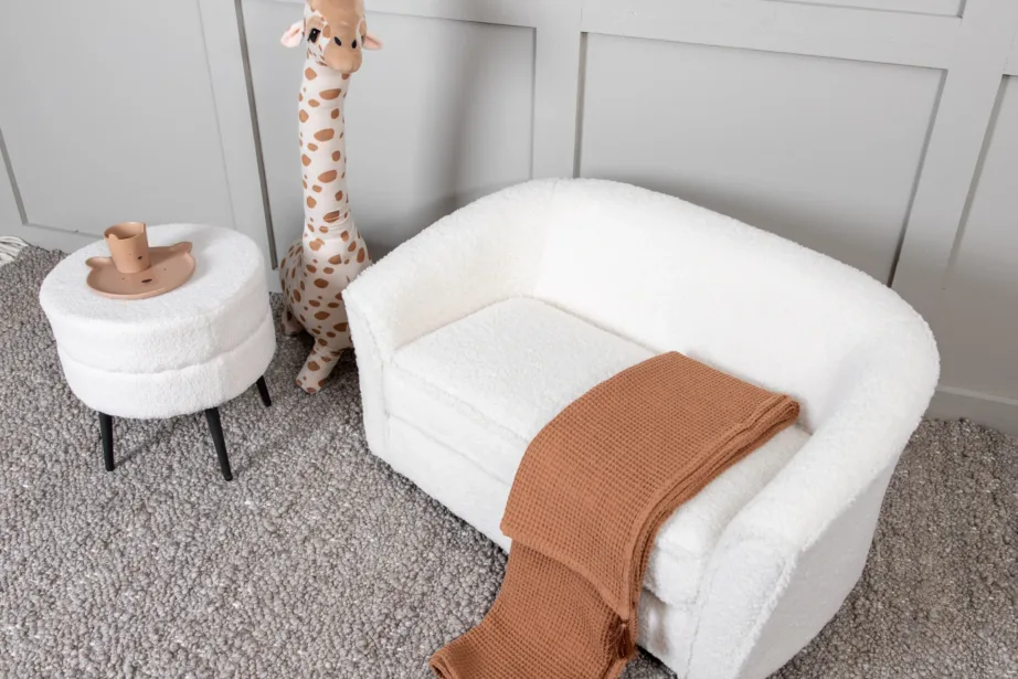 Laste tugitool Måna Kids valgest buklee-kangast, mustade plastikjalgadega, 15551-000 – 11