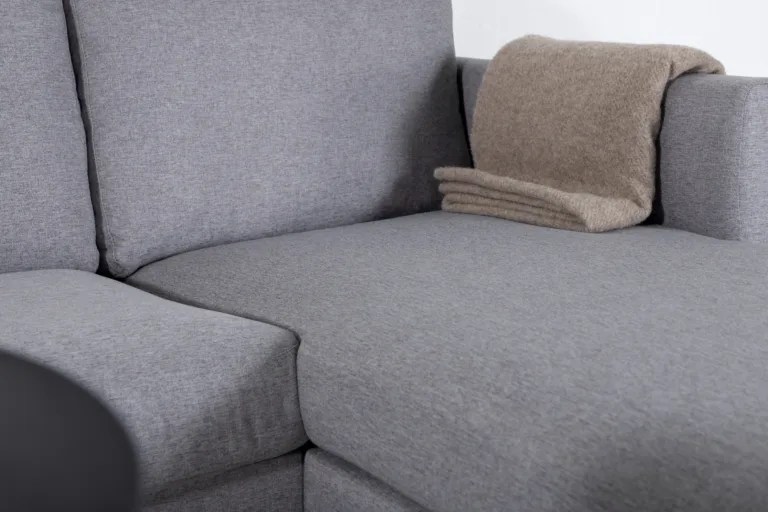 Hall põhjamaine nurkdiivan Zoom (polüestrist, mustad metalljalad, 260 × 154 cm) - 15559-655