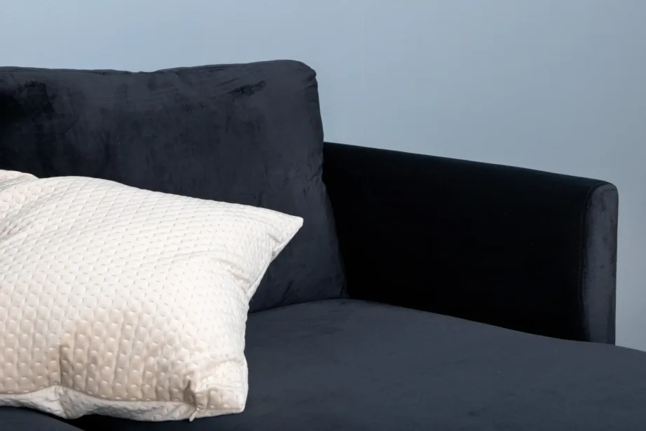 Must sametnurgadiivan Zoom kahe lamamisosaga, mustade terasjalgadega, 15559-888 – 11