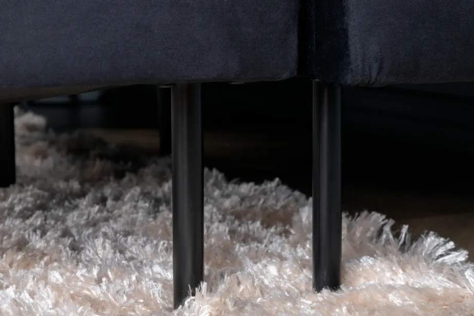 Must sametnurgadiivan Zoom kahe lamamisosaga, mustade terasjalgadega, 15559-888 – 15