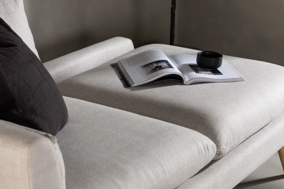 Beež kaheistmeline diivan Tacoma, polüesterlinane kangas, kummipuidust jalad, 15560-010 – 11