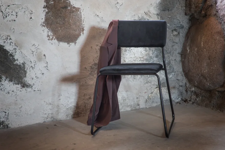 Kenth musta velvetkattega söögitool terasraamiga, 15567-888 – 8