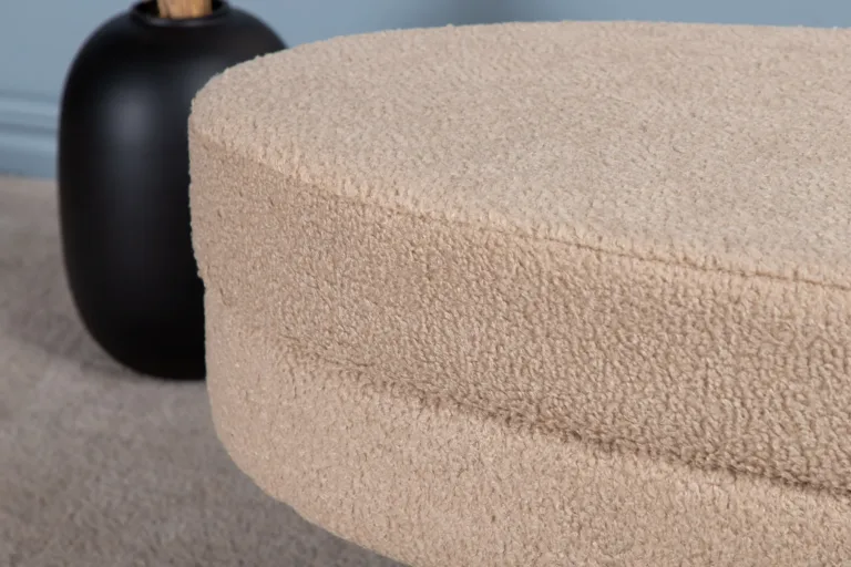 Beež ovaalne buklee-kangaga ottoman Otto terasjalgadel (100×40 cm) - 15569-403