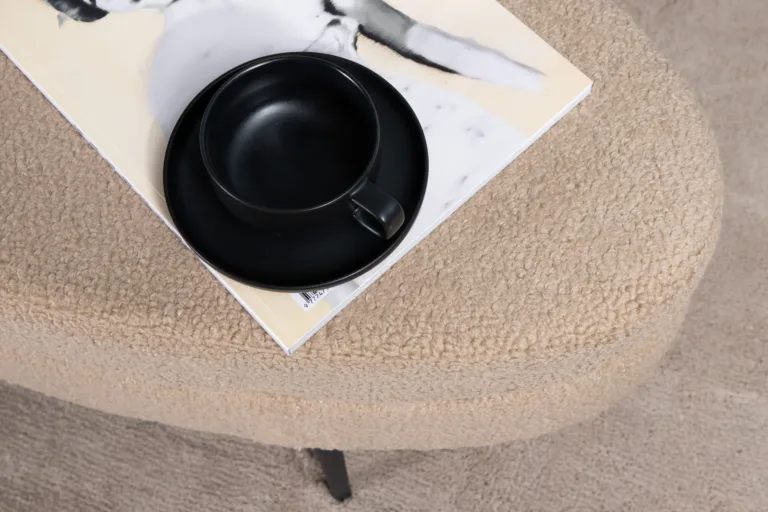 Beež ovaalne buklee-kangaga ottoman Otto terasjalgadel (100×40 cm) - 15569-403