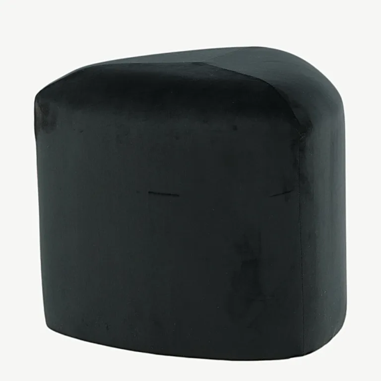 Kolmnurkne must sametist tumba Peg, ø46 cm - 15570-888