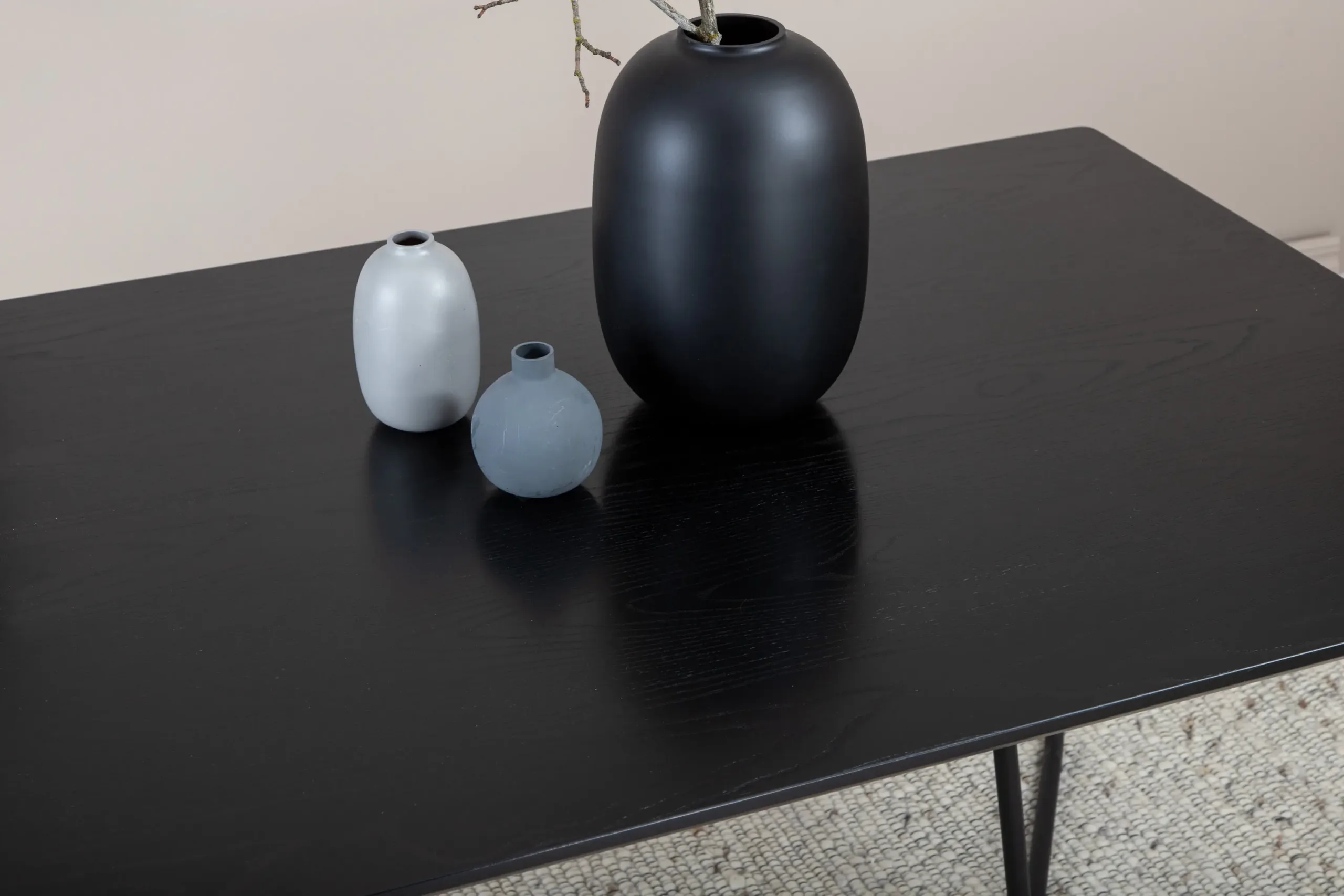 Must söögilaud Petra MDF-spooniga ja terasjalgadel, 190x90 cm - 15574-888