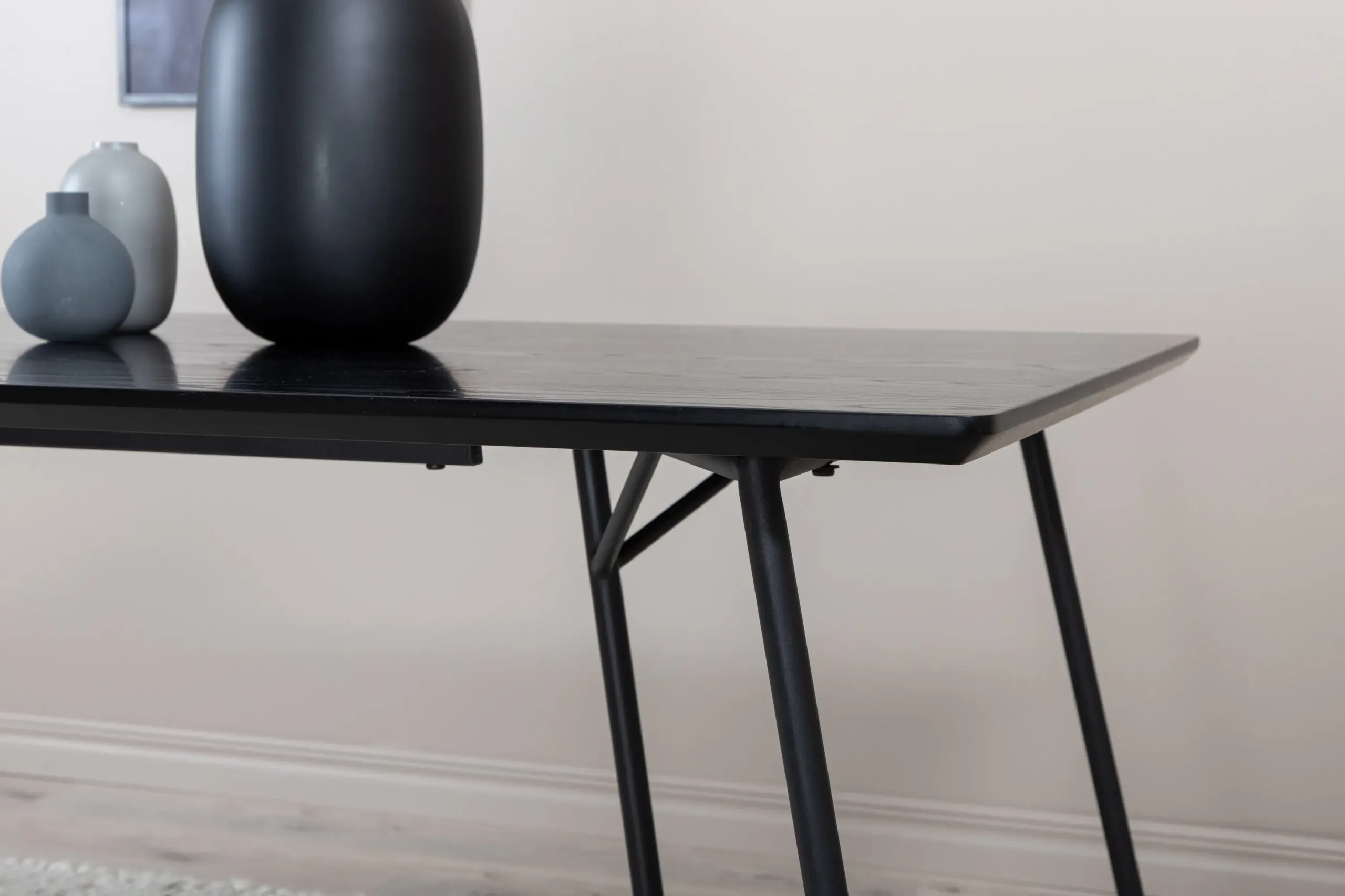 Must söögilaud Petra MDF-spooniga ja terasjalgadel, 190x90 cm - 15574-888