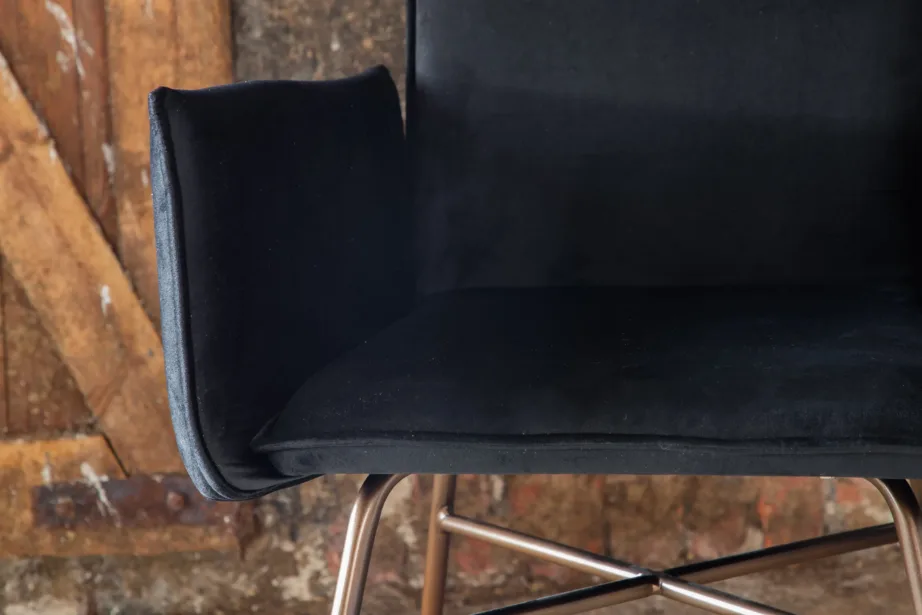 Mustast sametist söögitool vasksete terasjalgadega Petra kollektsioonist, 15575-898 – 9