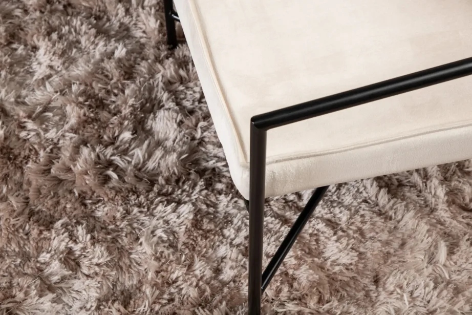 Beežist sametist tugitool musta metallraamiga Rakel, 15578-880 – 10