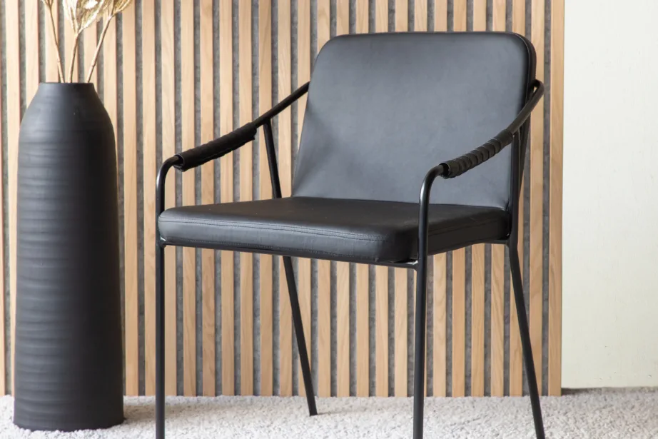 Must polüuretaankatte ja terasjalgadega söögitool Tvist, 15580-458 – 9