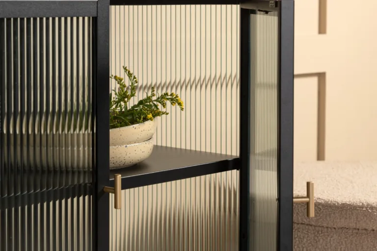 Mustast metallist klaasustega hoiukapp Garis messingudetailidega, 70x80 cm - 15632-208