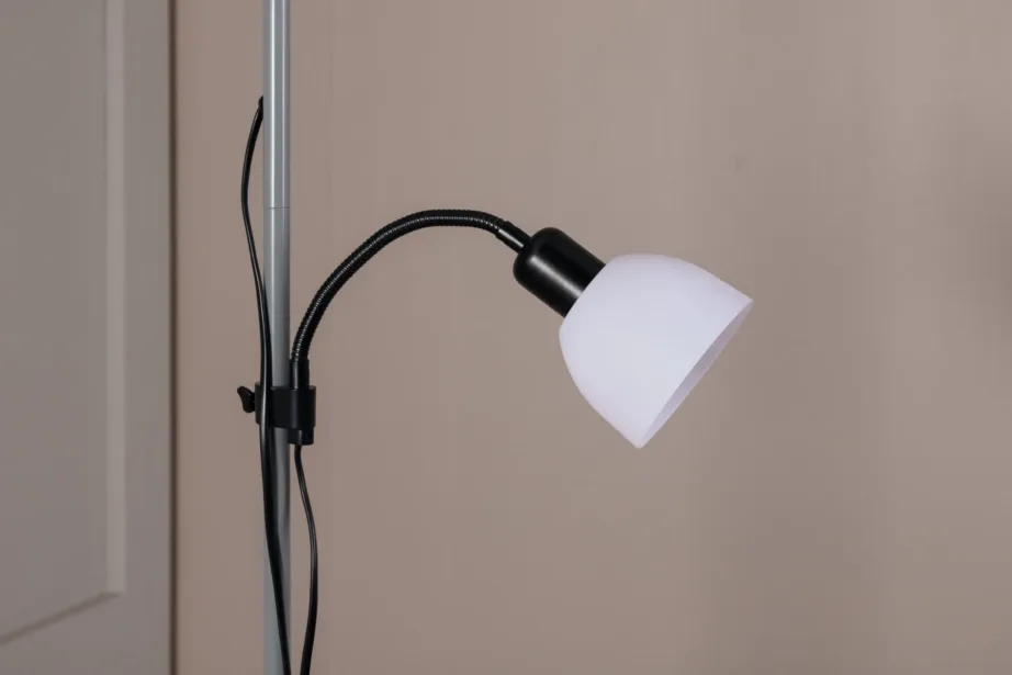 Helehall põrandalamp Bagasi kahe valgusallikaga, suunatava kohtvalgustiga, 15635-335 – 11