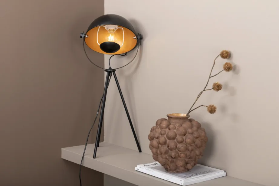 Must-kuldse viimistlusega kolmjalgne terasest laualamp Search, reguleeritava kupliga, 15647-338 – 9