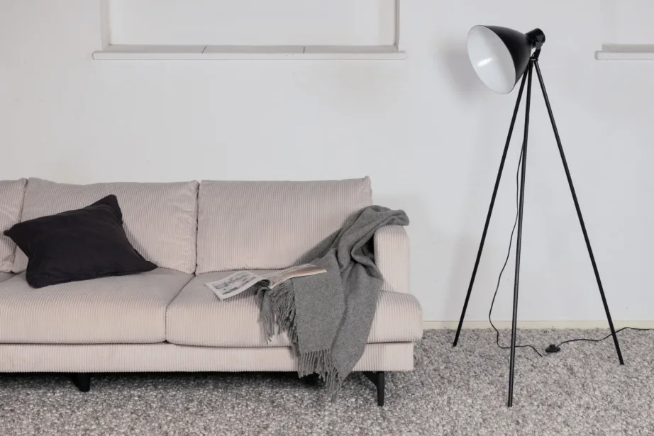 Tiv põrandalamp musta kolmjala ja valge lambivarjuga, 15652-338 – 6