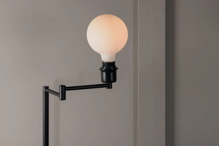 Mustast terasest põrandalamp Virro, modernne (126 cm) - 15656-338