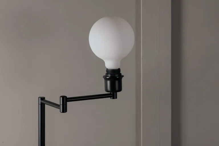 Mustast terasest põrandalamp Virro, modernne (126 cm) - 15656-338