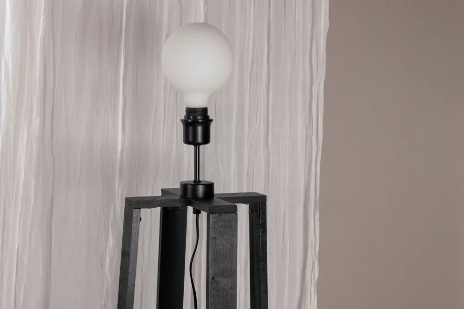 Mustast terasest põrandalamp Avspark – modernne disainivalik, 15658-488 – 12