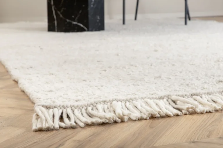 Käsitsi kootud valge villavaip Betina narmastega, 300x200 cm - 15679-120