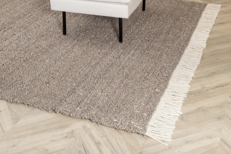 Käsitööna valmistatud pruun villavaip Betina narmastega, 160×230 cm - 15680-170