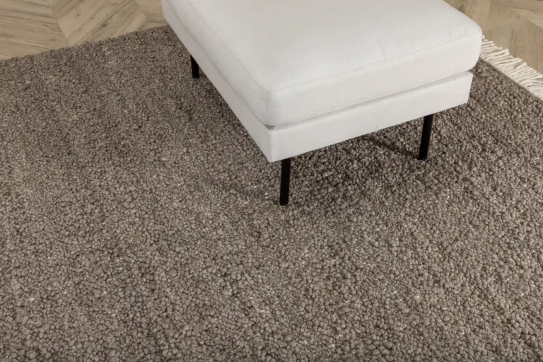 Käsitööna valmistatud pruun villavaip Betina narmastega, 160×230 cm - 15680-170