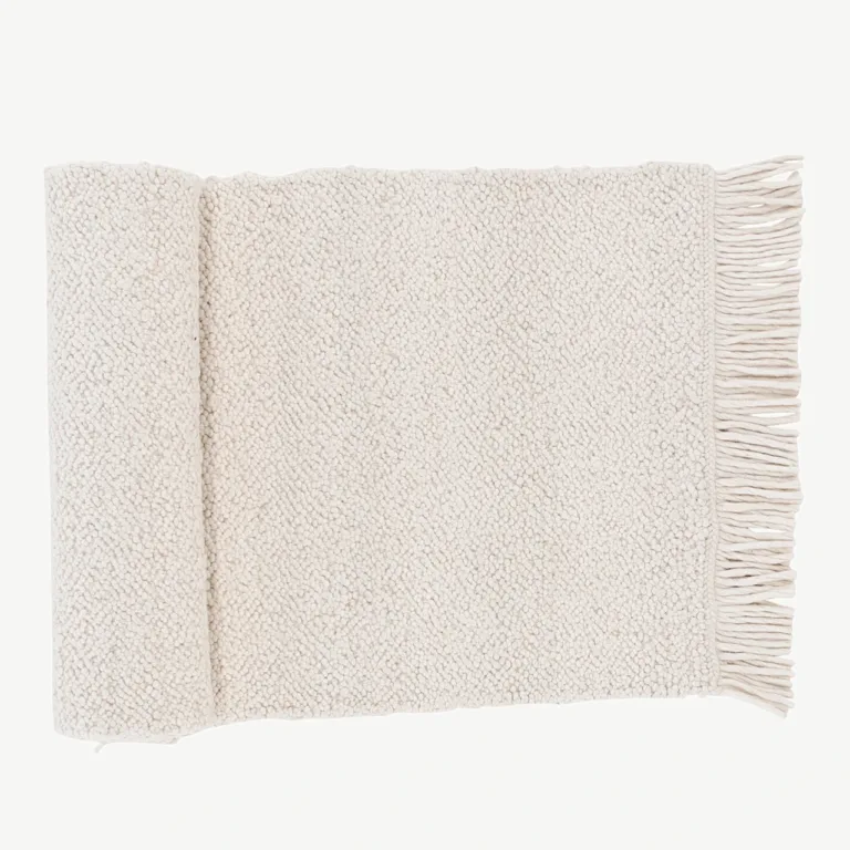 Käsitsi kootud valge villavaip Betina narmastega, 250 × 80 cm - 15682-120