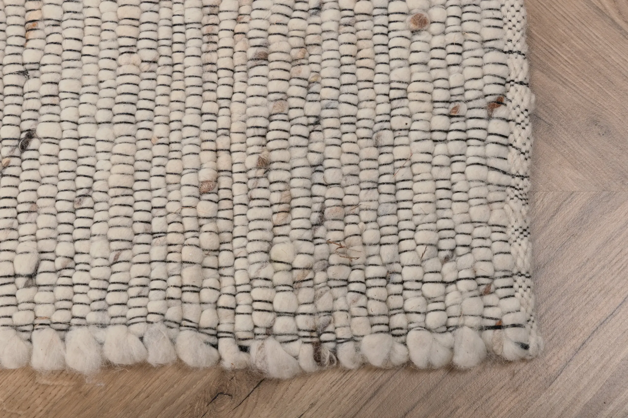 Käsitsi kootud villavaip Loump, beež-valge, 200 × 300 cm - 15683-800