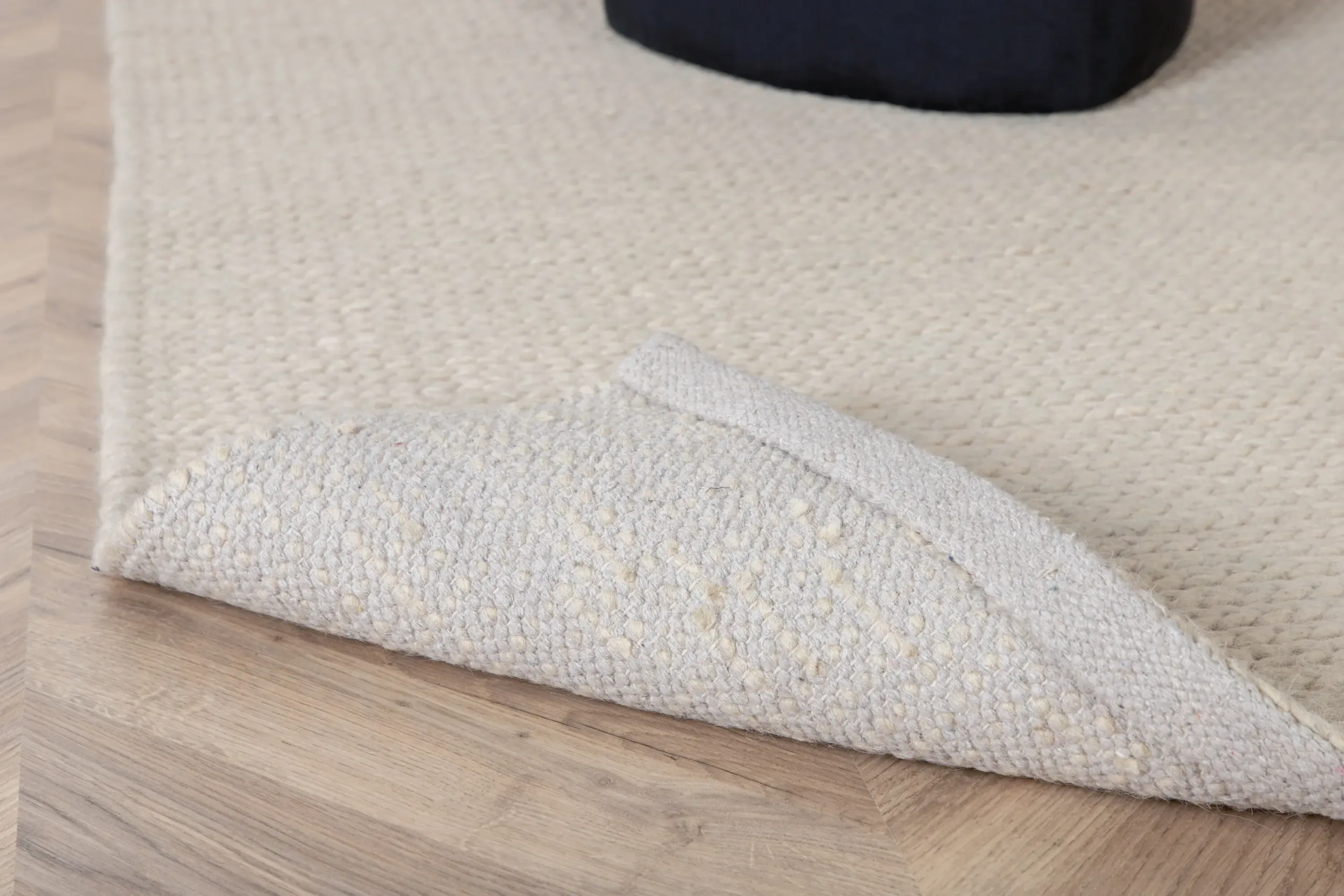 Käsitööna kootud valge villavaip Marta 250 × 350 cm - 15700-225