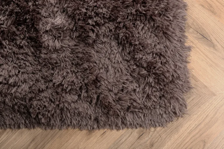 Šokolaadipruun pehme kõrge karvaga vaip Grace, 200 × 300 cm, polüester - 15701-880
