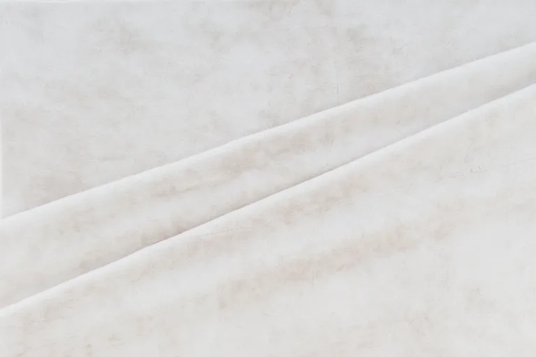 Valge siidise läikega polüestervaip Nina, 200 × 300 cm - 15706-620