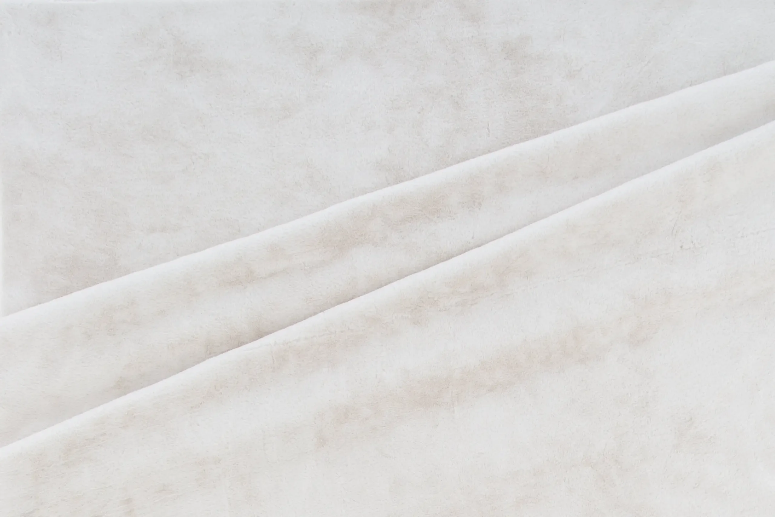 Valge siidise läikega polüestervaip Nina, 200 × 300 cm - 15706-620