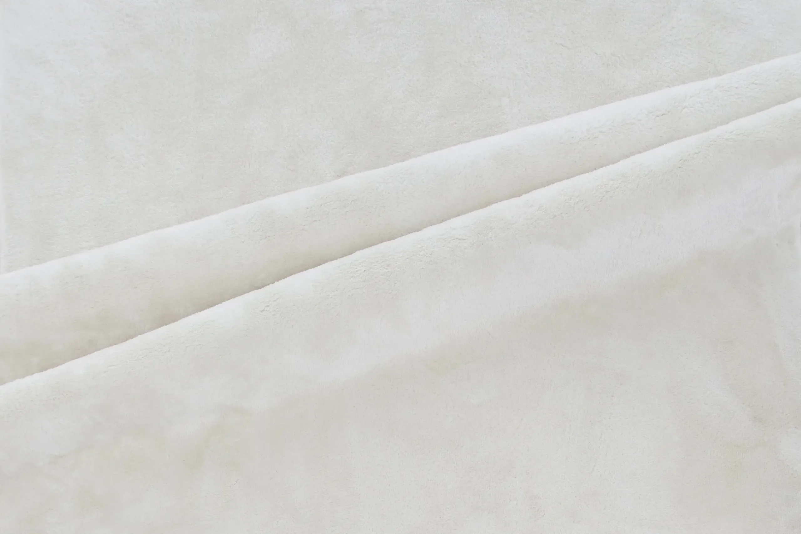 Pehmest valgest polüestrist vaip Blanca, 200 × 300 cm - 15711-530