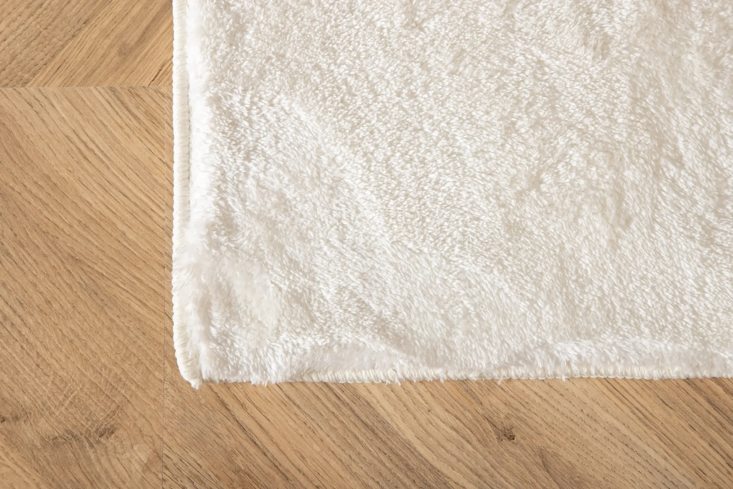 Pehmest valgest polüestrist vaip Blanca, 200 × 300 cm - 15711-530