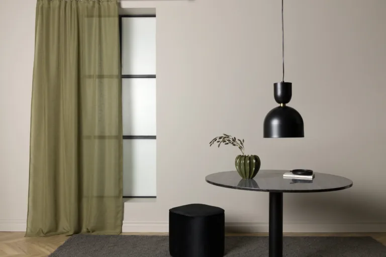 Sammalroheline õhuke polüesterkardin Kaya multiribaga, 140 × 240 cm - 15923-604