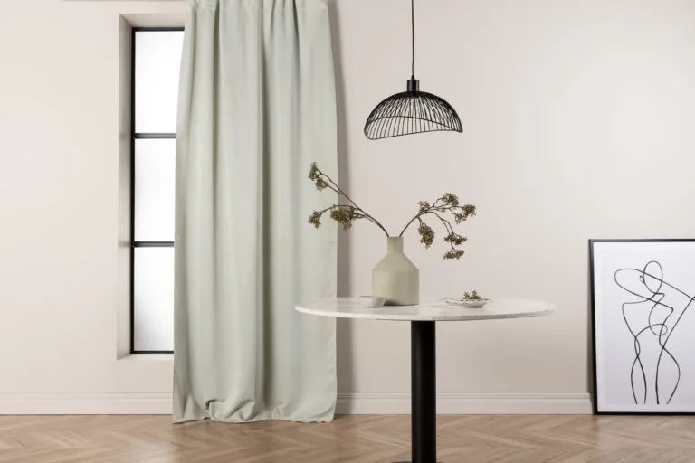 Läbikumatu murdvalge polüestrist kardin Evelyn, 135x240 cm - 15929-911