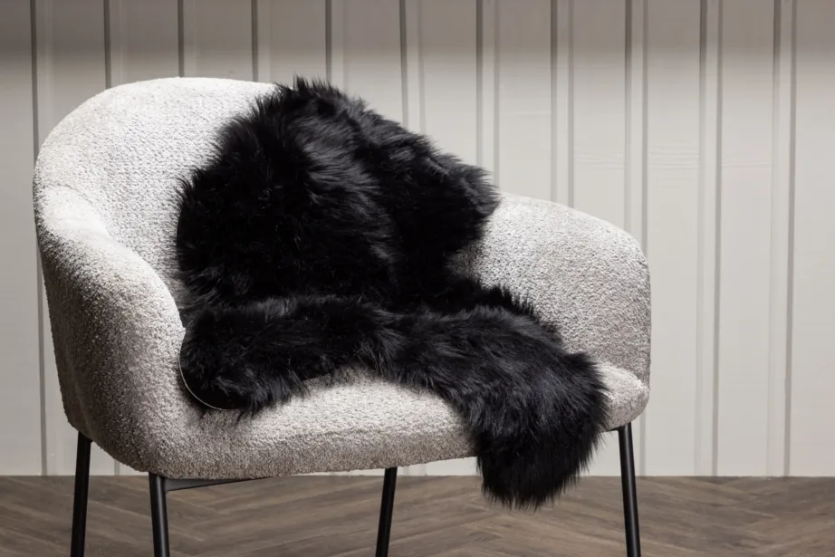 Katy must kunstlambanahk (polüester, 60 × 90 cm), 15937-100 – 2