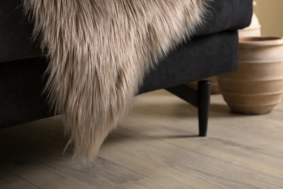 Pruun lambanaha-imitatsiooniga sisustustekk Katy, 60×90 cm (akrüül ja polüester), 15937-303 – 4