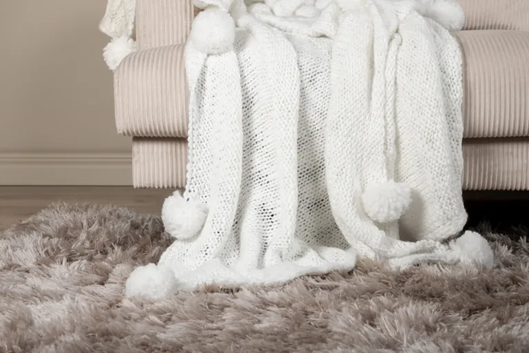 Valge akrüülist pleed tutidega Anny 130 × 170 cm - 15943-201
