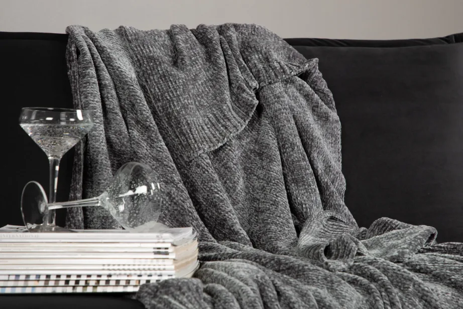 Tumehalli šenillist pleedi Ally (130 × 170 cm, polüester), 15947-205 – 9