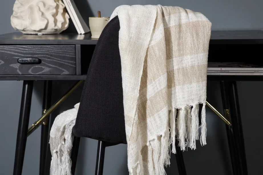 Beež-valge triibuline polüesterpleed Sandy narmastega (130 × 170 cm), 15948-212 – 5