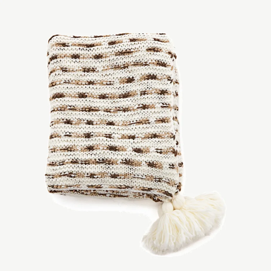 Pruun-valge kootud akrüülpleed Unny, dekoratiivsete tuttidega, 130 × 170 cm, 15949-214 – 2