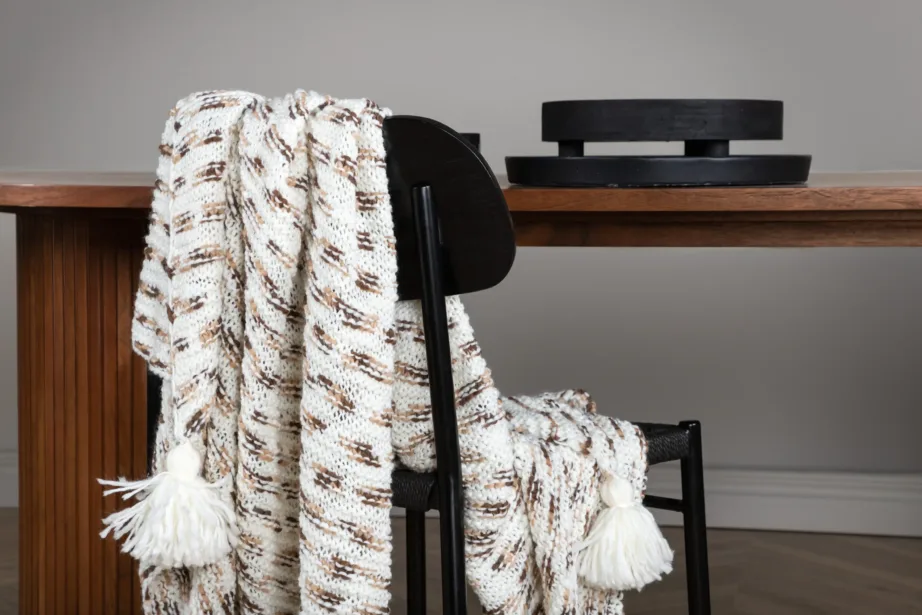 Pruun-valge kootud akrüülpleed Unny, dekoratiivsete tuttidega, 130 × 170 cm, 15949-214 – 6