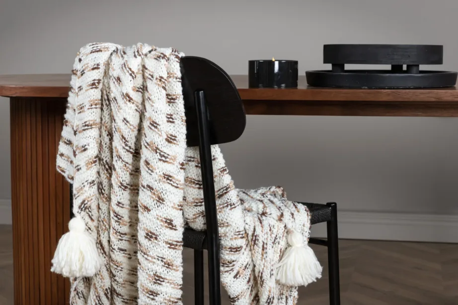 Pruun-valge kootud akrüülpleed Unny, dekoratiivsete tuttidega, 130 × 170 cm, 15949-214 – 7