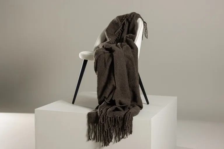 Tumehall narmastega polüesterpleed Tilly (130 × 170 cm) - 15950-205
