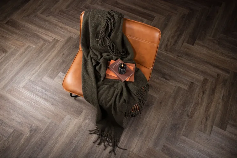 Tumehall narmastega polüesterpleed Tilly (130 × 170 cm) - 15950-205