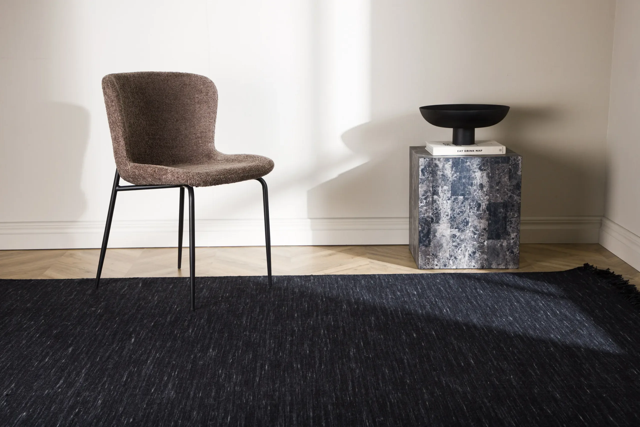 Lamedakoeline villavaip Elton, must, narmastega, 350 × 250 cm - 15978-108