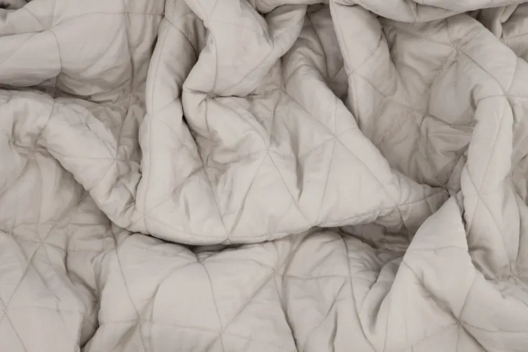 Kahepoolne beež voodikate Nilla – tepitud polüester ja sherpa, 250 x 150 cm - 15978-702