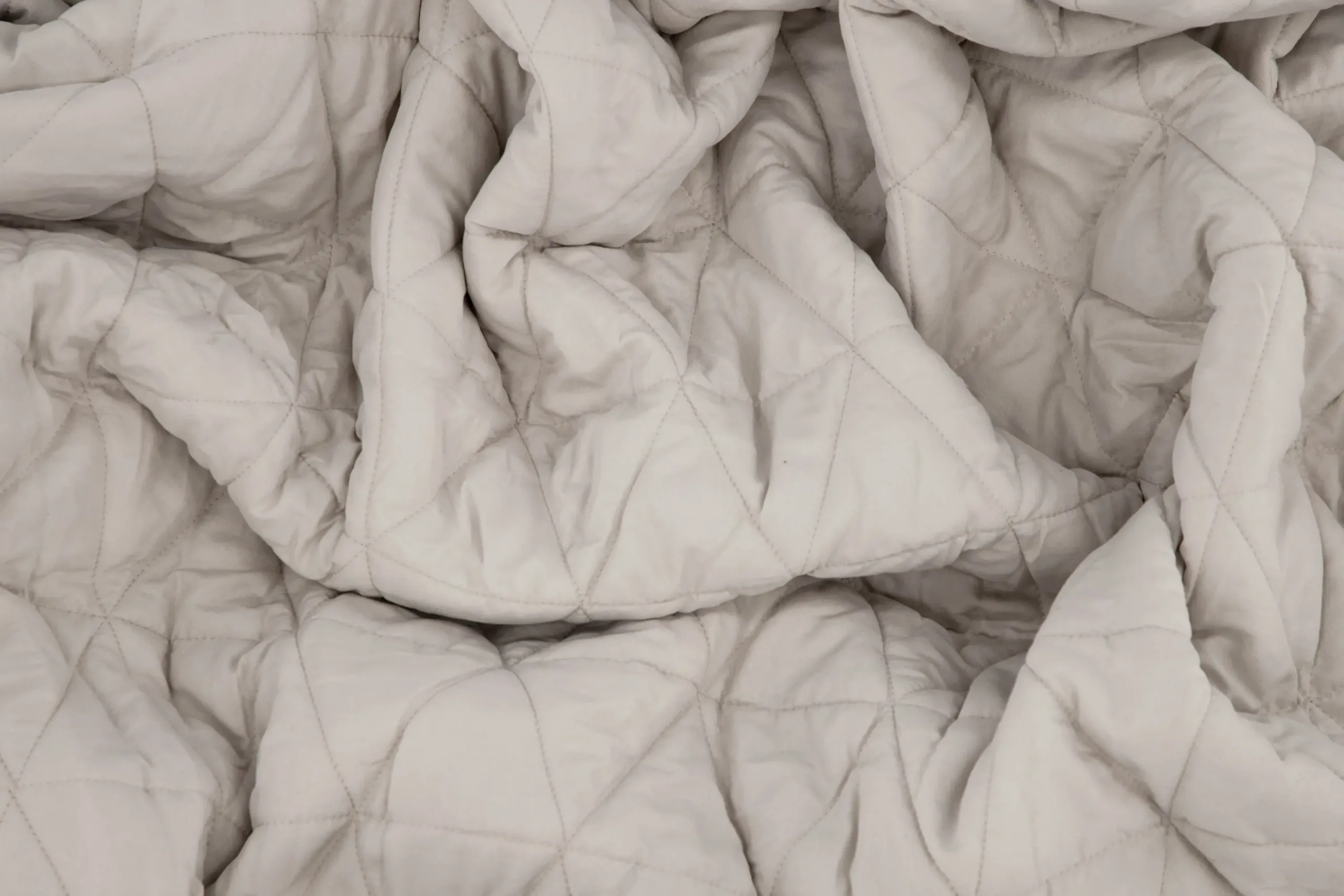 Kahepoolne beež voodikate Nilla – tepitud polüester ja sherpa, 250 x 150 cm - 15978-702