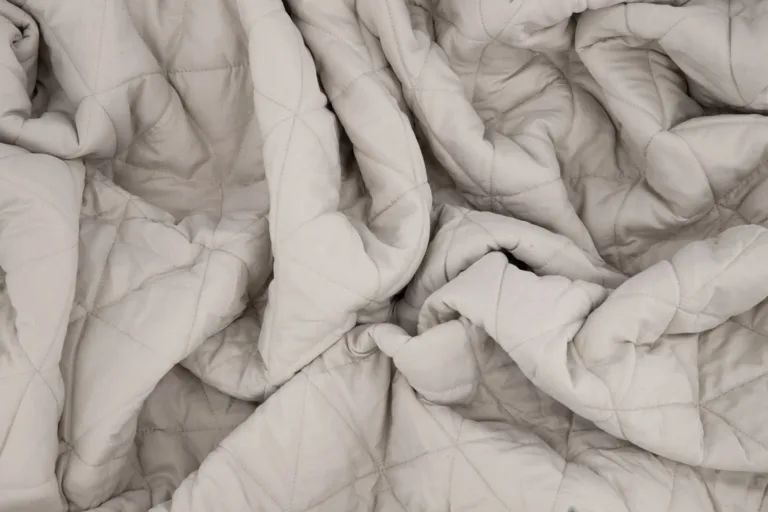 Kahepoolne beež voodikate Nilla – tepitud polüester ja sherpa, 250 x 150 cm - 15978-702